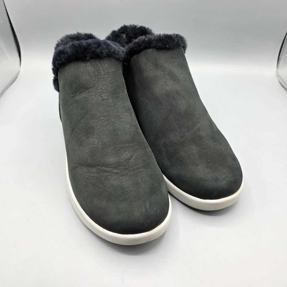 Olukai Malua Hulu Booties Womens 6.5 Black Leather Sheepskin Lined Warm Winter‎